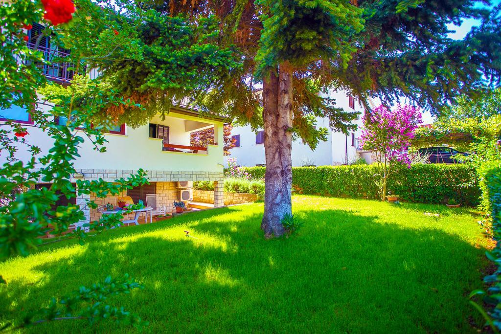 Apartment Pinia Пореч Екстер'єр фото